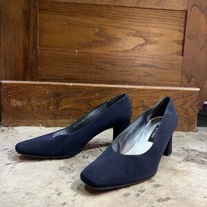 Navy Pumps
